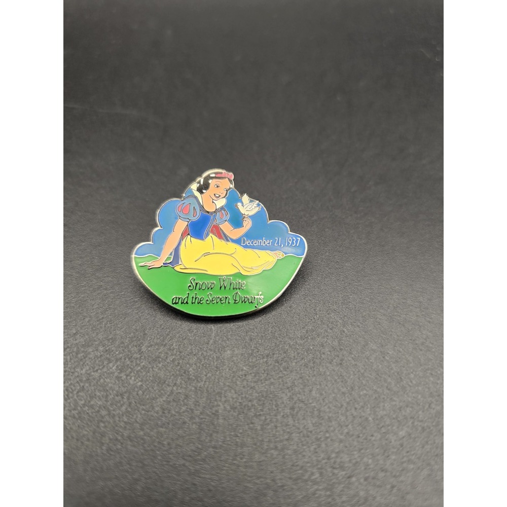 Disney Countdown to the Millennium Pin #12 Snow White and the Seven Dwarfs 1937